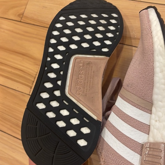 Adidas NMD R1 tennis shoes - Picture 4 of 4